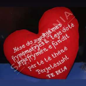 JASTEK NE FORME ZEMRE ME MESAZH TE QENDISUR